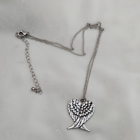 Silver Tone Angel Wing Pendant Necklace NWOT Heaven Angel Wings In Memoriam - Picture 1 of 6